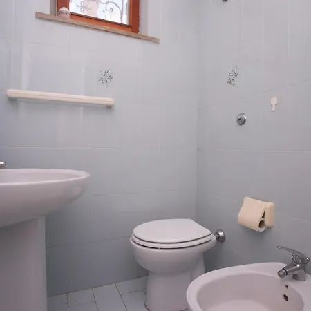 M291 - Marcelli, Comodo Bilocale Con Terrazzo *